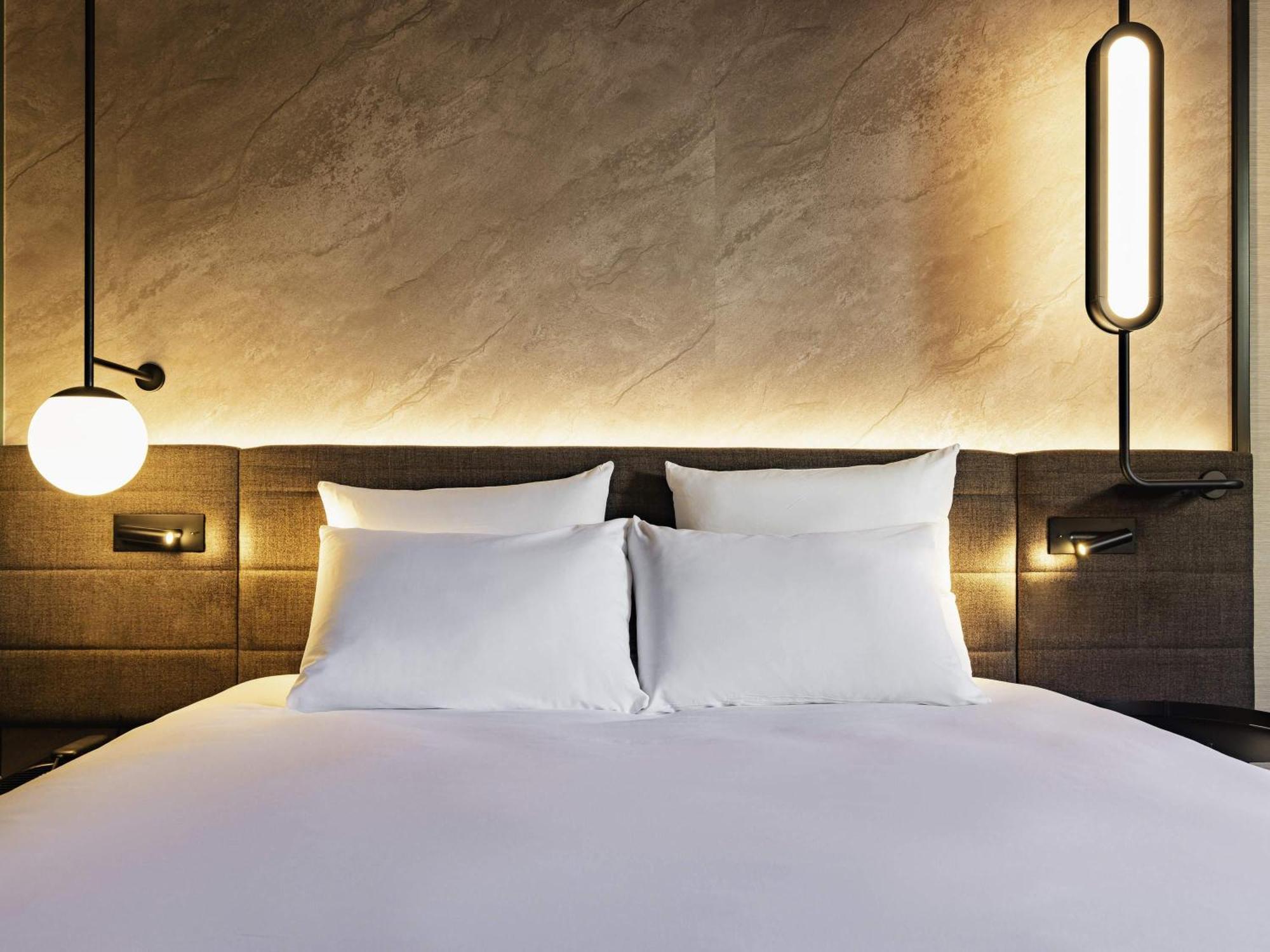 โนโวเทล ปารีส ซูเรเนอ ลงชอง Hotel ซูเรน ภายนอก รูปภาพ