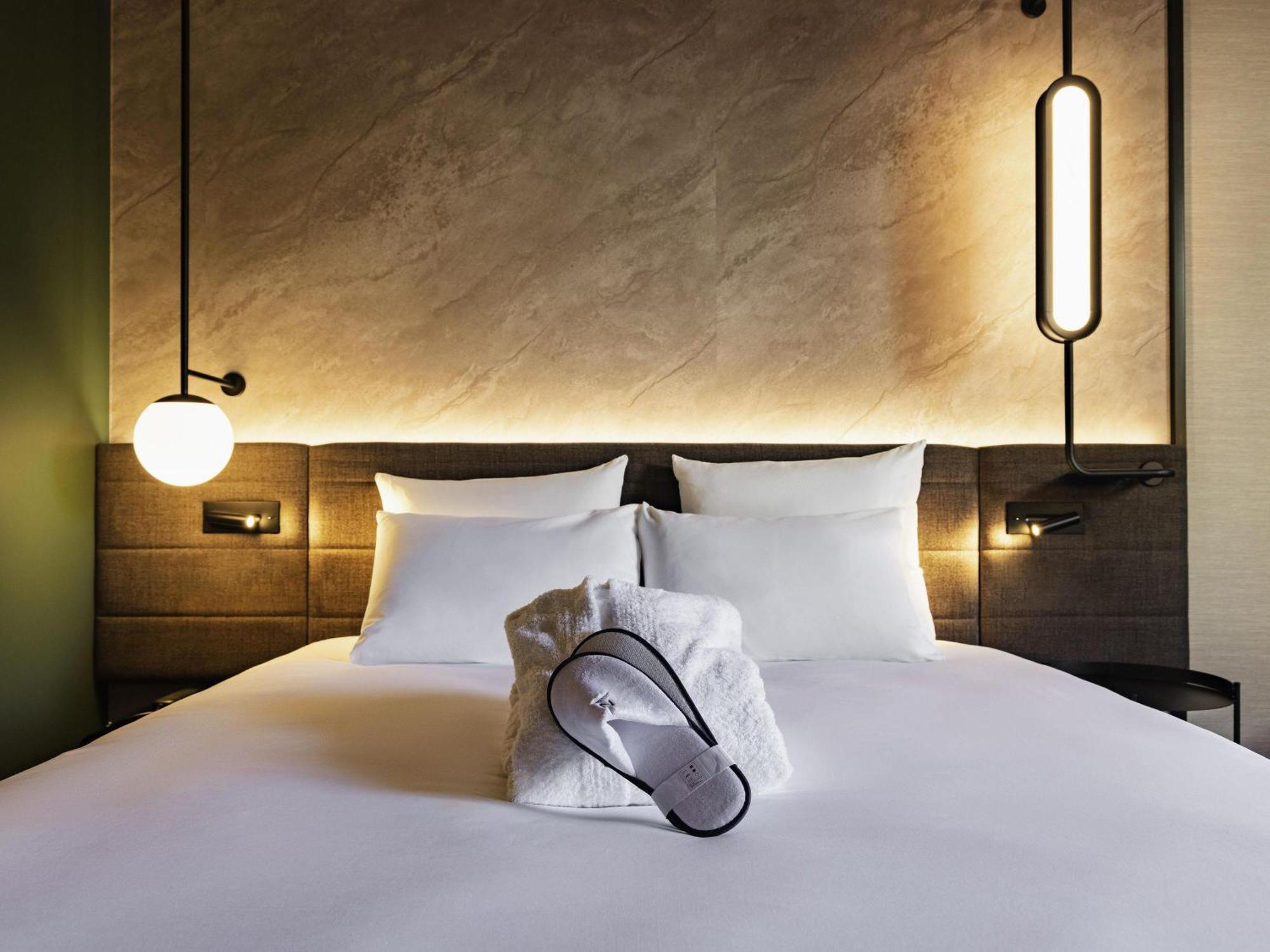 โนโวเทล ปารีส ซูเรเนอ ลงชอง Hotel ซูเรน ภายนอก รูปภาพ