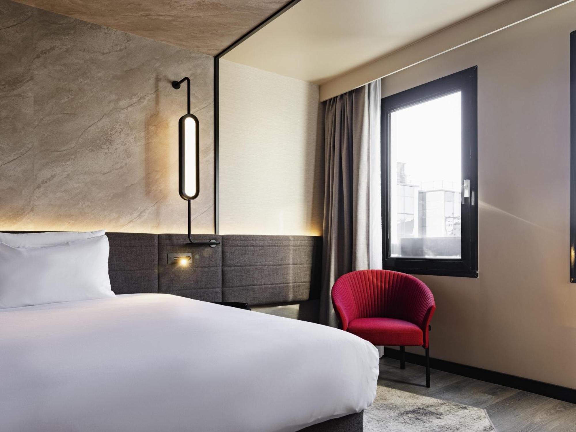 โนโวเทล ปารีส ซูเรเนอ ลงชอง Hotel ซูเรน ภายนอก รูปภาพ