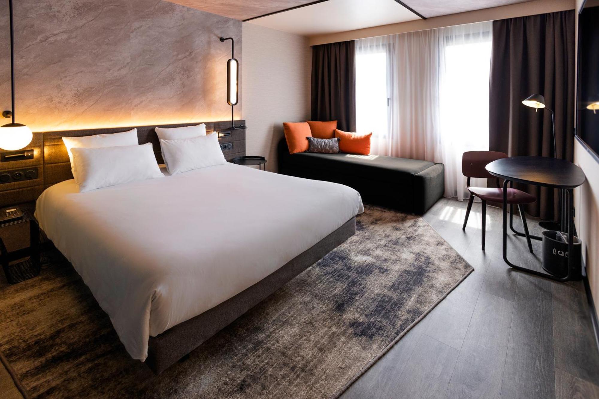 โนโวเทล ปารีส ซูเรเนอ ลงชอง Hotel ซูเรน ภายนอก รูปภาพ
